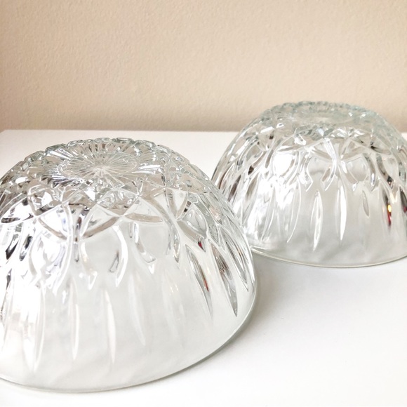 Set of 2 Clear Glass Bowls Vintage 6” Diameter Salad Dessert Intricate Pattern - Picture 4 of 8